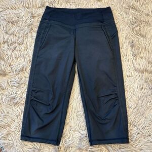 Lululemon capris size 4